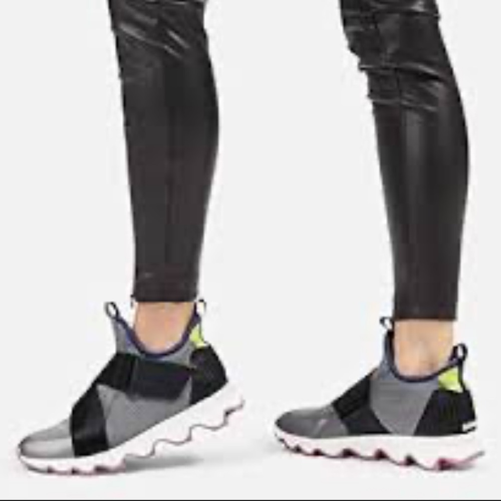 Sorel kinetic sneak Gray and Black Women's Sneakers size 8.5